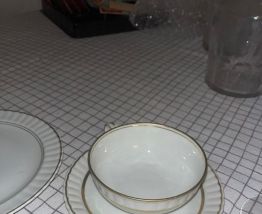 Lot 14 tasses anciennes en porcelaine de Limoges