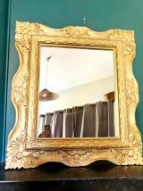 Grand miroir en bois doré 