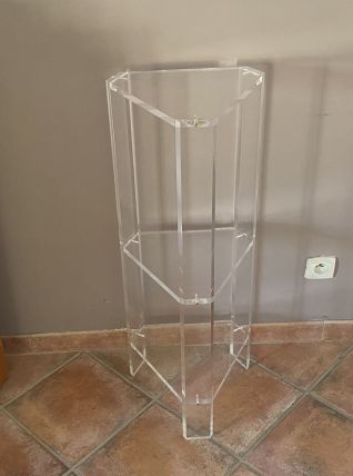 Console David Lange 1980. 90x36x30. Plexiglas.