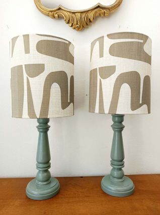 Paire de lampes en bois et abat-jours modernistes sur mesure