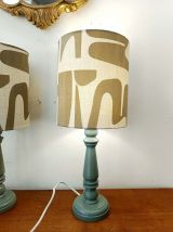 Paire de lampes en bois et abat-jours modernistes sur mesure