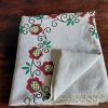 Nappe vintage, brodée main , très belle et élégante
