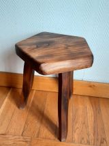 Tabouret tripode en bois brutaliste 
