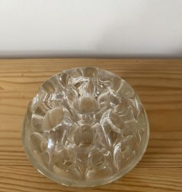 Pique fleurs vintage en verre épais.