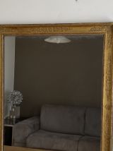 Miroir doré fin 19ème avec décor. 100x80.