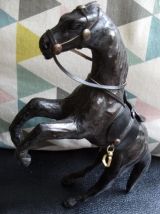 cheval cuir decoratif 