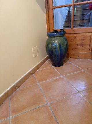 Vend pot en grès hauteur 55CM diamètre 30cm 30 €.  StMamet 3