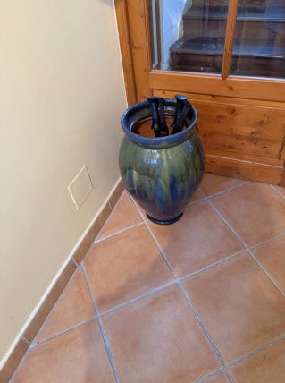 Vend pot en grès hauteur 55CM diamètre 30cm 30 €.  StMamet 3