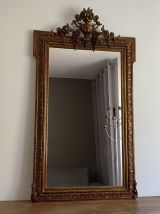Miroir doré fin 19ème avec  fronton décoré. 150x82.