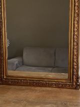 Miroir doré fin 19ème avec  fronton décoré. 150x82.