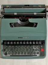 Machine à écrire Olivetti Lettera 32 fabriquée en 1965