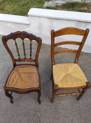 Lot de 2 chaises (assises 1 cannage et 1 paille)