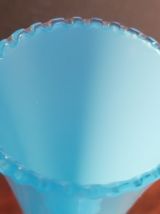 Vase soliflore en opaline bleu &amp; blanc probablement 1950-60'