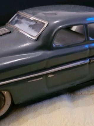 Voiture en tôle Pontiac Chieftain Minister Delux Amar Toys