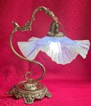 lampe bronze abat jour a dentelle verre opalescent suspendue