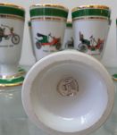 Service de mazagrans voitures anciennes en porcelaine