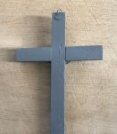 Crucifix monochrome gris 