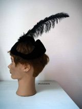 Coiffe en velours noir Charleston plume autruche vintage 20s