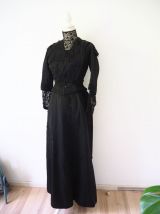 Antique ensemble victorien en satin de soie noir 1900s