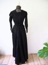 Antique ensemble victorien en satin de soie noir 1900s