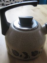 bouilloire en tôle émailler ancienne de 2 litres    