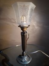 lampe tulipe; verre depoli  tres elegante  et pied bronze la