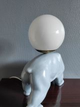 grande lampe ours en céramique bleue et globe opaline blanc