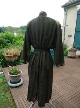 Robe verte satin épaules col V manches évasées ceinture éla