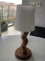 Lampe en bois brutaliste