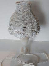 lampe en albâtre et abat-jour en crochet