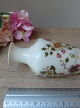 Vintage petit vase en porcelaine Zsolnay décor à fleurs et p