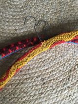 lot de deux cintres  recouvert de laine au crochet