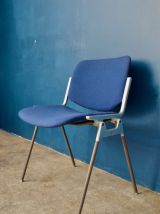 Lot de 70 chaises dsc 106 bleues de g.piretti pour castelli.