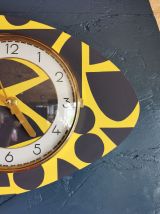 Horloge vintage pendule murale silencieuse asymétrique jaune