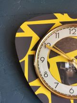 Horloge vintage pendule murale silencieuse asymétrique jaune