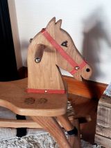 Cheval à bascule en bois massif upcyclé, sellerie de qualité