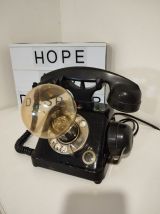 Ancien téléphone de 1943 recyclé en lampe à poser