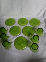 Tasses et soucoupes Duralex en verre vert 