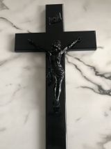 Crucifix monochrome noir