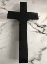 Crucifix monochrome noir