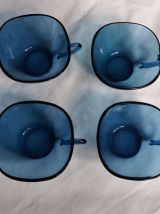 tasses en verre bleu Vereco