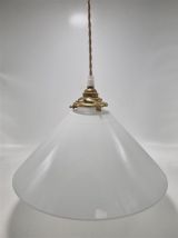 Suspension conique en opaline blanche