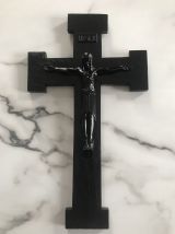 Crucifix monochrome noir