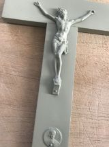 Crucifix ancien vert amande