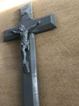 Crucifix ancien sur socle