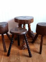 Tabouret tripode brutaliste pieds torsadés 