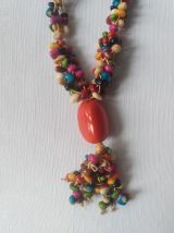 Collier ethnique coloré. Très bon état.