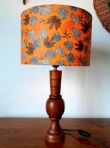 Lampe en bois art déco et abat-jour feuillages 