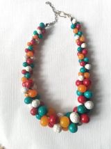 Collier ethnique coloré. Très bon état.