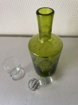 Ancien flacon en verre ciselé +verre de liqueur 